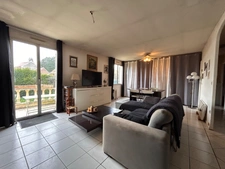 A vendre sur Ponchon maison avec deux parties habitables.
