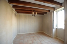 Corps de ferme de 1904 – Maison 112 m² partiellement rénovée + granges 200 m² sur 3 100 m² 