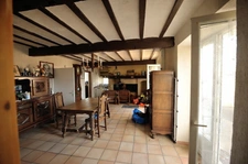 Corps de ferme de 1904 – Maison 112 m² partiellement rénovée + granges 200 m² sur 3 100 m² 
