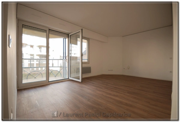 Dpt Pyrénées Atlantiques (64), à vendre PAU appartement T2 Résidence Senior