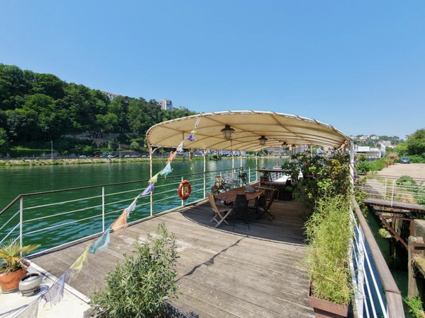 A 15 mn de Perrache - Au calme - Péniche habitation + studio / 170 m² avec vue exceptionnelle