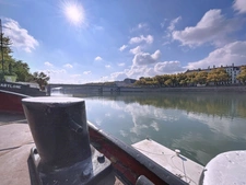 Houseboat to renovate – 160m² on the Quai de Serbie, Lyon 6th arrondissement