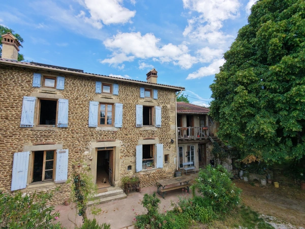 Grande maison de caractère - 356 m² sur terrain de 28 000m2 - Albon