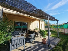 Maison récente de plain-pied et 100 m², 3 chambres, climatisation, piscine - Saint Uze