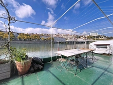 Houseboat to renovate – 160m² on the Quai de Serbie, Lyon 6th arrondissement