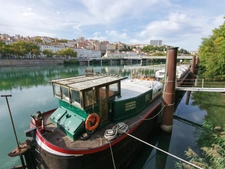 Houseboat to renovate – 160m² on the Quai de Serbie, Lyon 6th arrondissement