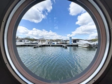 Magnifique péniche habitation 190 m² - LES ROCHES DE CONDRIEU (38)