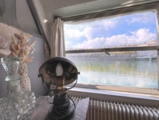 Houseboat to renovate – 160m² on the Quai de Serbie, Lyon 6th arrondissement