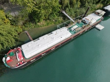Houseboat to renovate – 160m² on the Quai de Serbie, Lyon 6th arrondissement