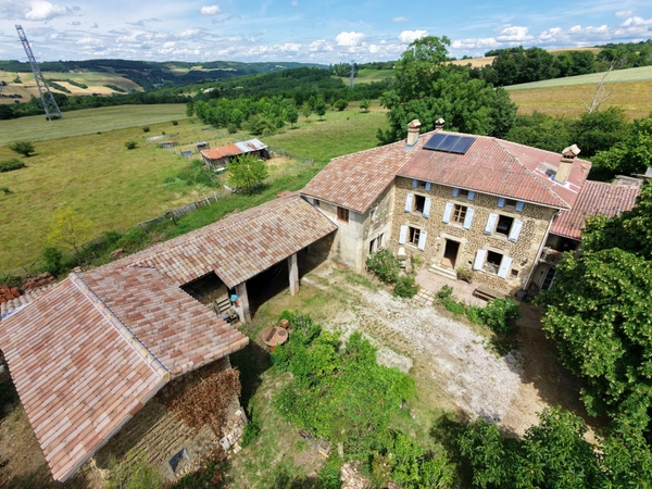 ALBON – Propriété 356 m² sur 2,8 hectares – Chevaux, activité agricole ou projet familial