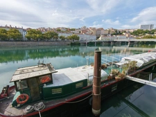 Houseboat to renovate – 160m² on the Quai de Serbie, Lyon 6th arrondissement