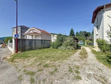 Belle maison de Village rénovée de 69m2 + terrain arboré 300m2