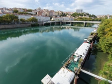 Houseboat to renovate – 160m² on the Quai de Serbie, Lyon 6th arrondissement