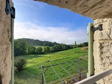 Belle maison rénovée, au calme, de 143 m² + 72 m² à aménager, sur terrain de 8 000 m² de terrain – Saint-Uze