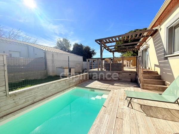 Maison de plain-pied, 4 pièces , terrain 500 m2 POUZILHAC (30)