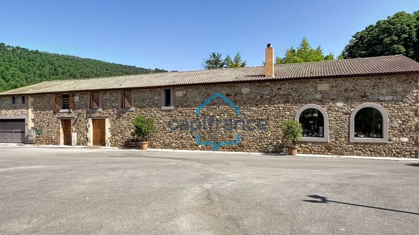 Mas en pierre à vendre 10 pièces 434 m2 dont 1 appart.132m2 + Piscine et Bassin naturel parking 20 voitures