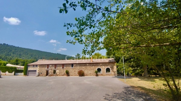 Mas en pierre à vendre 10 pièces ,appart.132 m2 ,surface annexe 314 m2 + Piscine et Bassin naturel parking 20 voitures