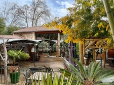 ANDUZE (30) Vente fonds commerce restaurant avec murs commerciaux et habitation.