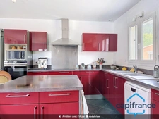 Maison plain-pied à vendre à Anduze – 3 chambres, piscine automatisée, garage, terrasse couverte, terrain 833 m²