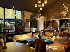 ANDUZE (30) Vente fonds commerce restaurant avec murs commerciaux et habitation.