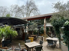 ANDUZE (30) Vente fonds commerce restaurant avec murs commerciaux et habitation.