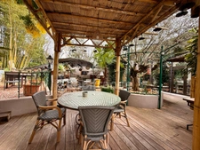 ANDUZE (30) Vente fonds commerce restaurant avec murs commerciaux et habitation.