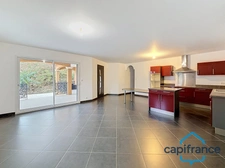 Maison plain-pied à vendre à Anduze – 3 chambres, piscine automatisée, garage, terrasse couverte, terrain 833 m²