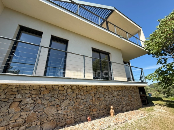 À vendre : maison moderne de 105 m² avec vue imprenable sur la vallée d'Anduze , terrain env.1096m2