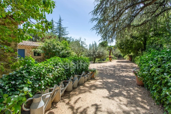 Mas à vendre 15 pièces  523 m2 avec Gîte 14 pers.SAINT SEBASTIEN D'AIGREFEUILLE (30) Terrain + de 7 ha 