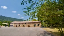 Stone house for sale, 10 rooms, apartment 132 m2, outbuilding 314 m2 + swimming pool and natural pond