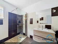 Maison plain-pied à vendre à Anduze – 3 chambres, piscine automatisée, garage, terrasse couverte, terrain 833 m²
