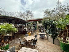 ANDUZE (30) Vente fonds commerce restaurant avec murs commerciaux et habitation.