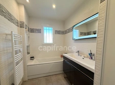Maison de plain-pied, 4 pièces , terrain 500 m2 POUZILHAC (30)