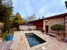 Stone house for sale, 10 rooms, apartment 132 m2, outbuilding 314 m2 + swimming pool and natural pond