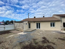  THOUARS  Maison de plain pied rénovée avec possibilité de dépendance de 35m2.