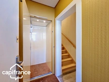 THOUARS Place Lavault- Appartement de 200 m2 -climatisation réversible- 5 chambres -Ascenseur privatif. 