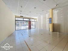 Au pied de la Place Lavault Local commercial de 120m2 et réserve
