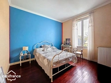 THOUARS  Proche Place Lavault  Maison de ville avec 4 chambres