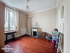 THOUARS  Proche Place Lavault  Maison de ville avec 4 chambres