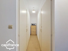 THOUARS Place Lavault- Appartement de 200 m2 -climatisation réversible- 5 chambres -Ascenseur privatif. 