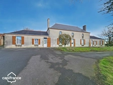 Authentique corps de ferme avec terres et nombreuses dépendances  + de 40 hectares –ARGENTONNAY