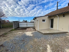  THOUARS  Maison de plain pied rénovée avec possibilité de dépendance de 35m2.