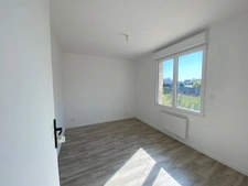  THOUARS  Maison de plain pied rénovée avec possibilité de dépendance de 35m2.