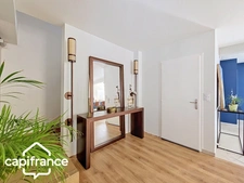 THOUARS Place Lavault- Appartement de 200 m2 -climatisation réversible- 5 chambres -Ascenseur privatif. 