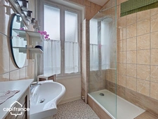 THOUARS  Proche Place Lavault  Maison de ville avec 4 chambres
