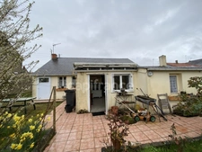 THOUARS (79) Maison à rénover de plain pied -70m2-2 chambres-grand jardin clos avec puits