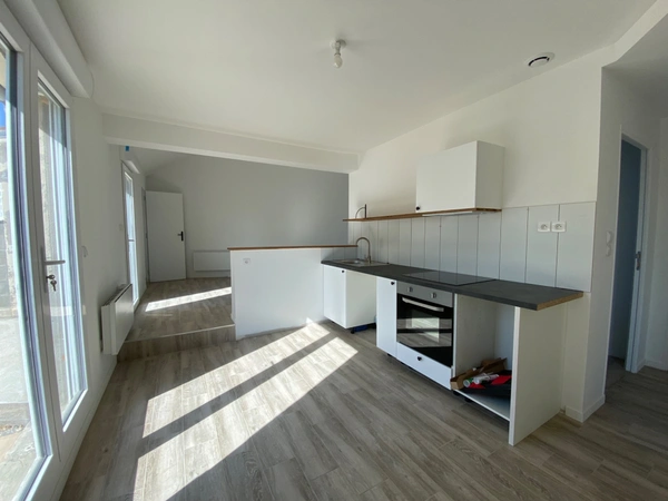  THOUARS  Maison de plain pied rénovée avec possibilité de dépendance de 35m2.