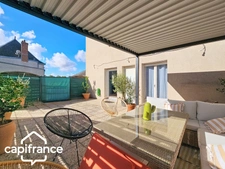 THOUARS Place Lavault- Appartement de 200 m2 -climatisation réversible- 5 chambres -Ascenseur privatif. 