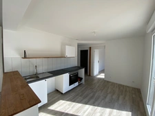  THOUARS  Maison de plain pied rénovée avec possibilité de dépendance de 35m2.