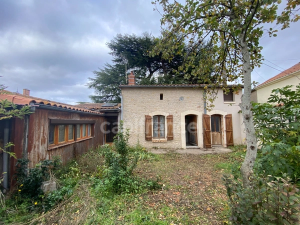Maison de 70 m2 en pierres à restaurer TAIZE